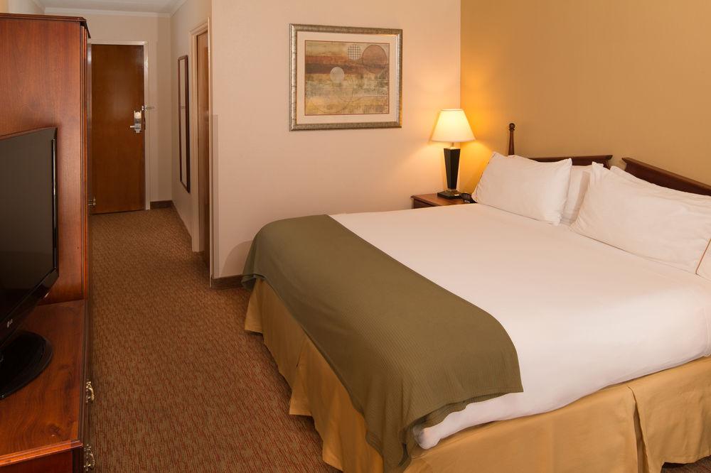 Holiday Inn Express & Suites Greensboro - I-40 Atwendover, An Ihg Hotel Ngoại thất bức ảnh