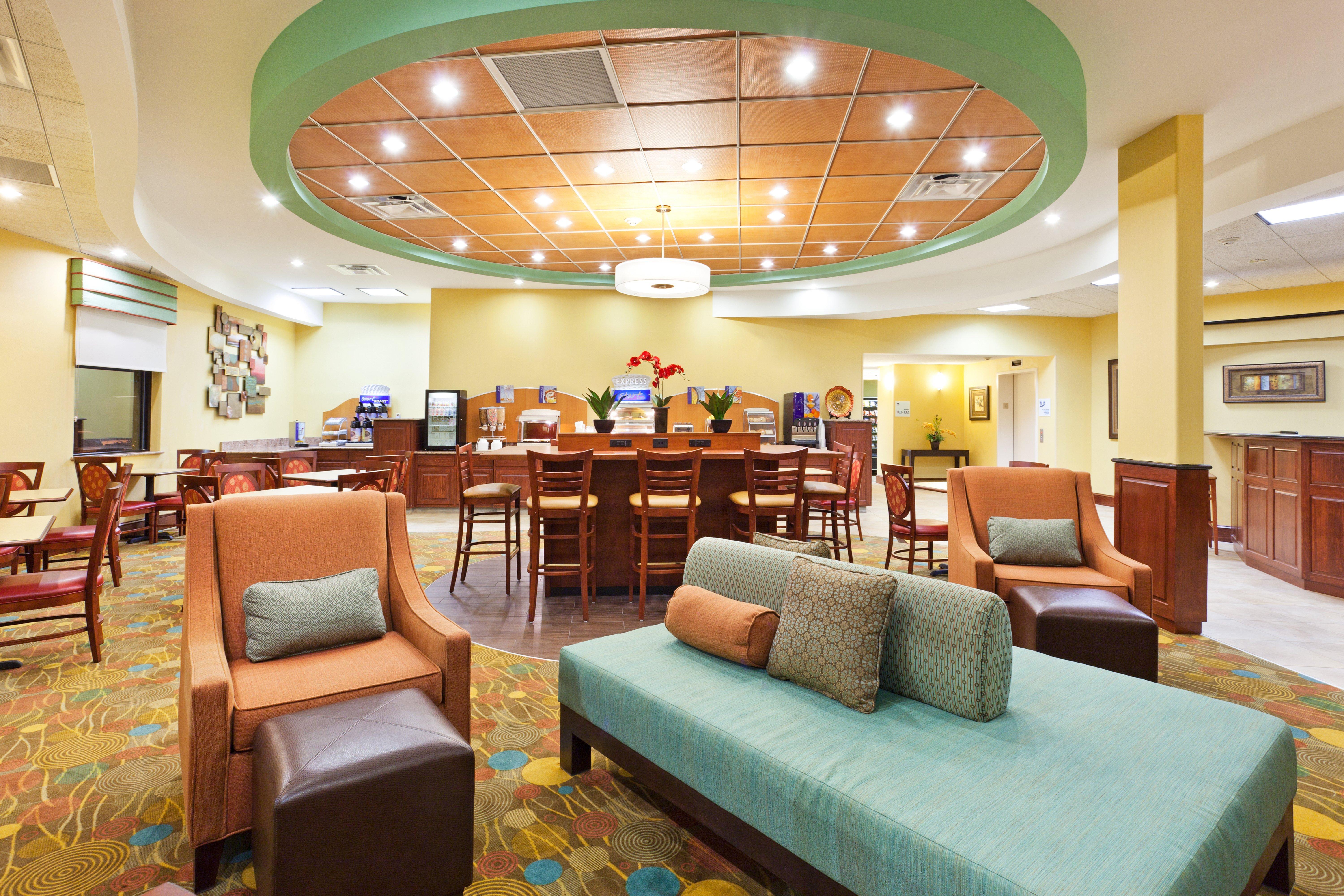 Holiday Inn Express & Suites Greensboro - I-40 Atwendover, An Ihg Hotel Ngoại thất bức ảnh