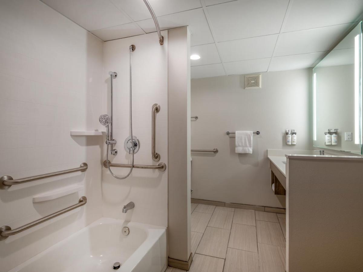 Holiday Inn Express & Suites Greensboro - I-40 Atwendover, An Ihg Hotel Ngoại thất bức ảnh