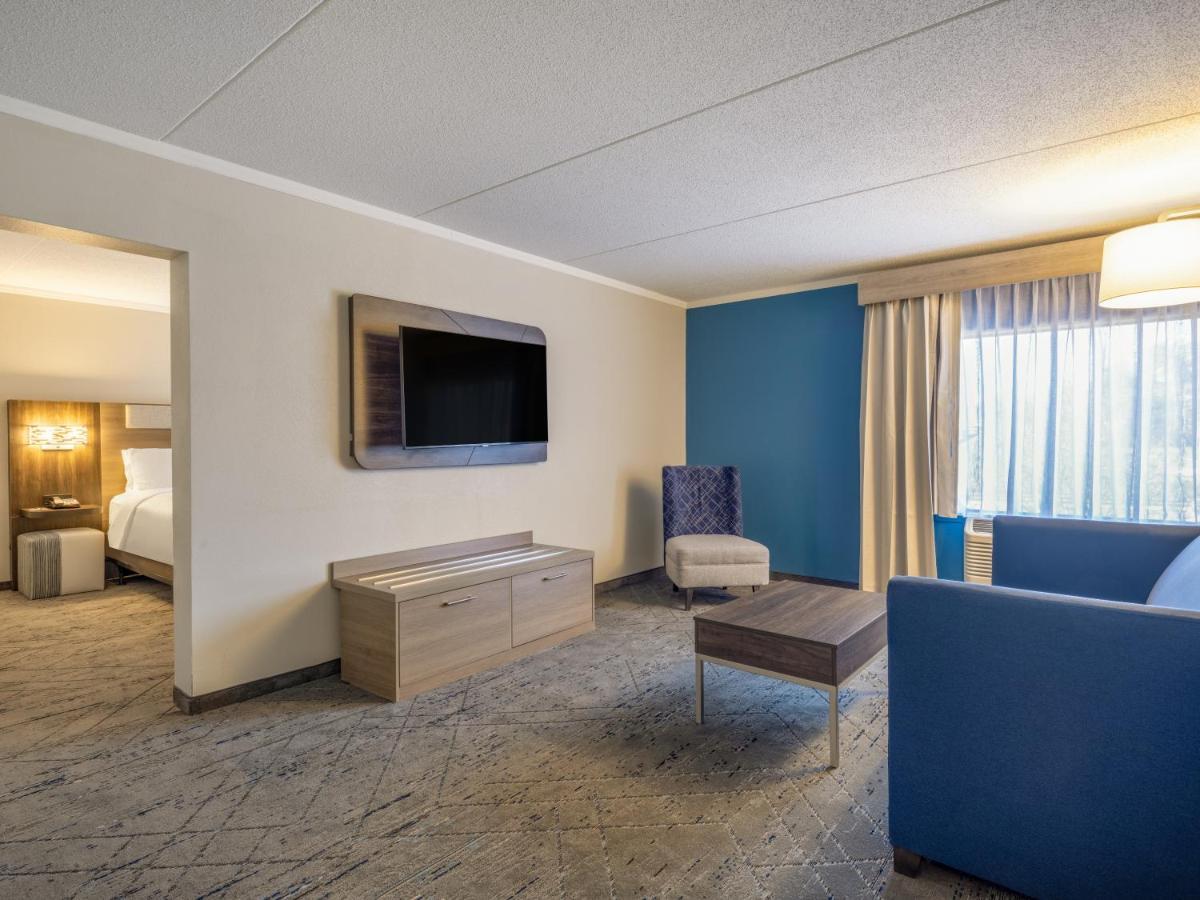 Holiday Inn Express & Suites Greensboro - I-40 Atwendover, An Ihg Hotel Ngoại thất bức ảnh