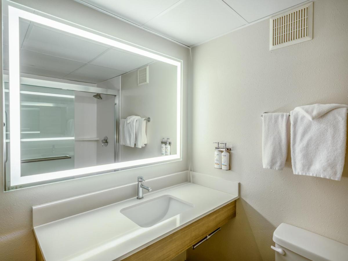 Holiday Inn Express & Suites Greensboro - I-40 Atwendover, An Ihg Hotel Ngoại thất bức ảnh