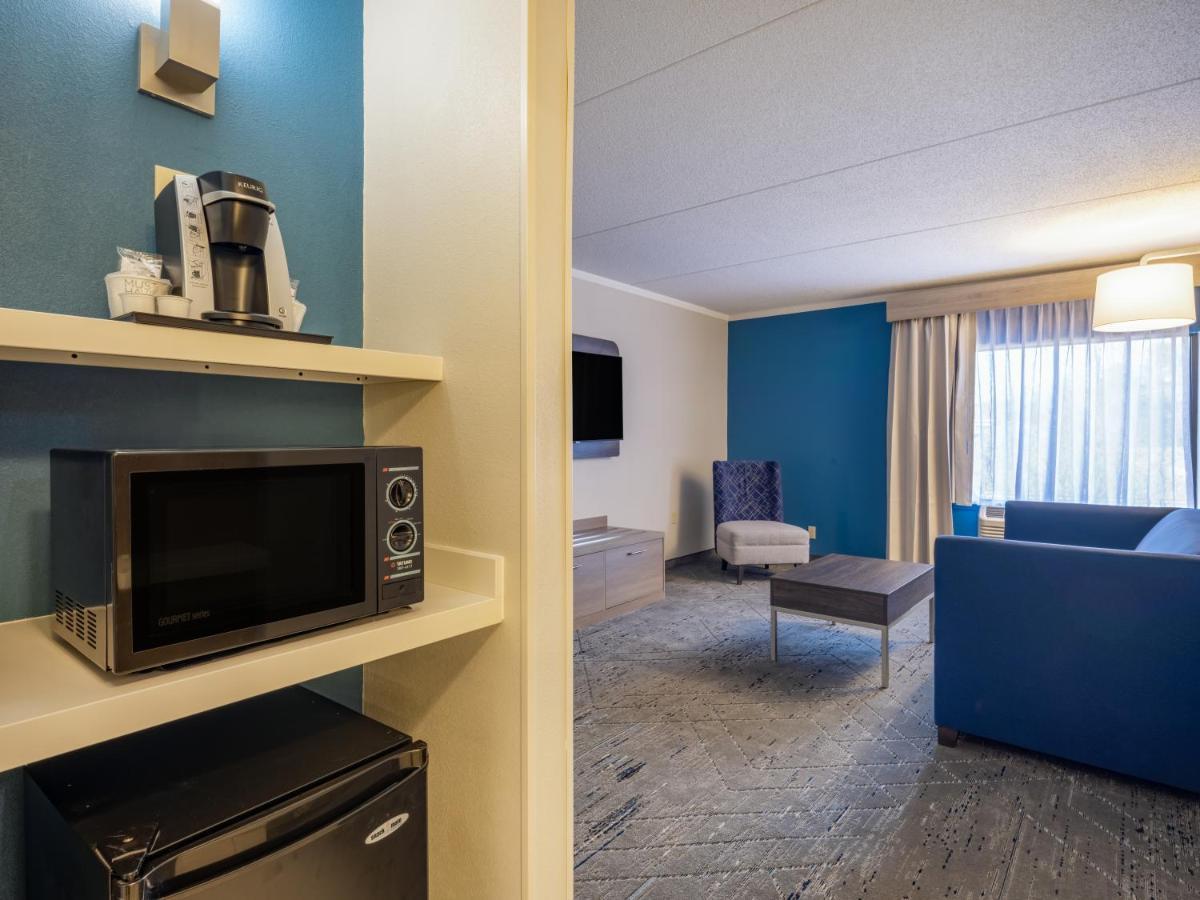 Holiday Inn Express & Suites Greensboro - I-40 Atwendover, An Ihg Hotel Ngoại thất bức ảnh