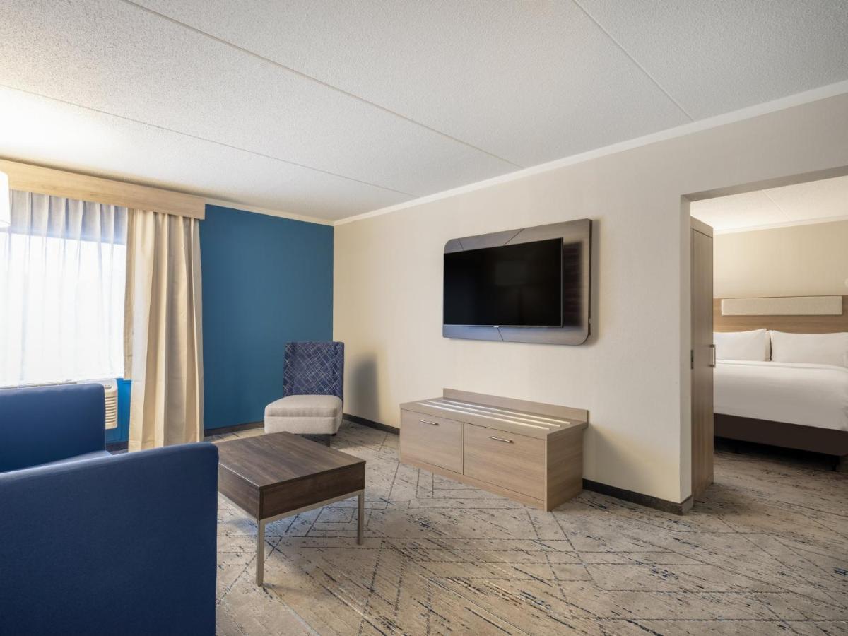 Holiday Inn Express & Suites Greensboro - I-40 Atwendover, An Ihg Hotel Ngoại thất bức ảnh