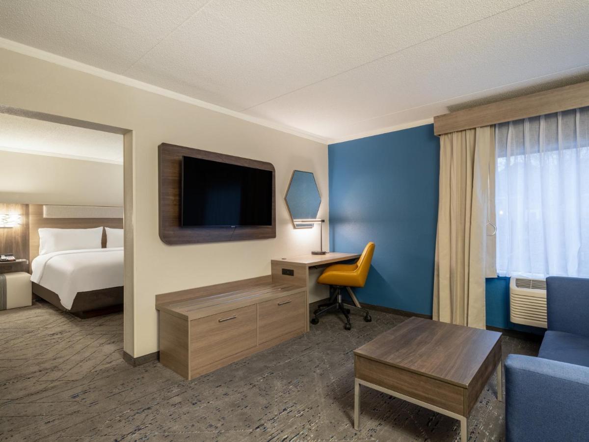 Holiday Inn Express & Suites Greensboro - I-40 Atwendover, An Ihg Hotel Ngoại thất bức ảnh