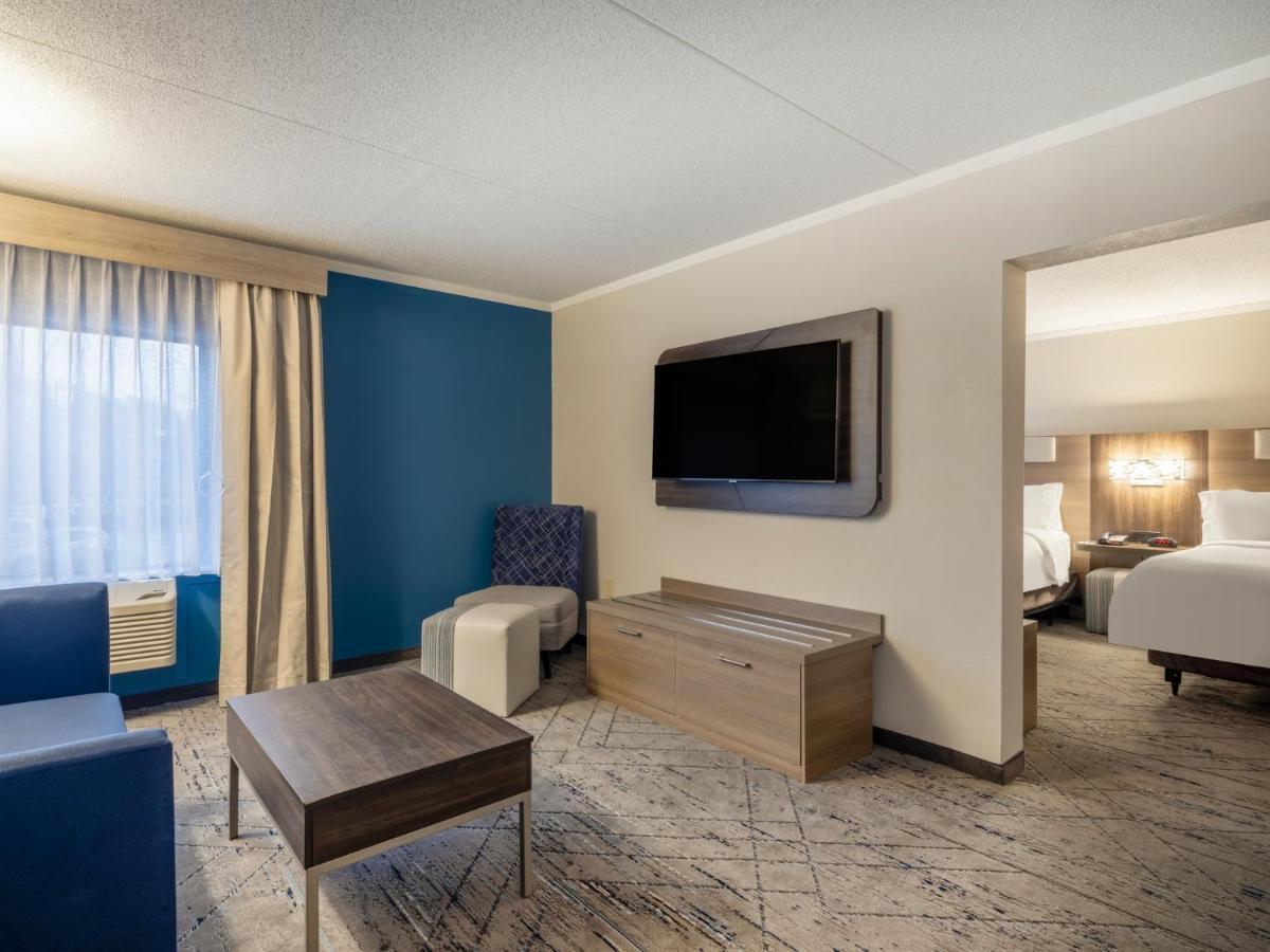 Holiday Inn Express & Suites Greensboro - I-40 Atwendover, An Ihg Hotel Ngoại thất bức ảnh