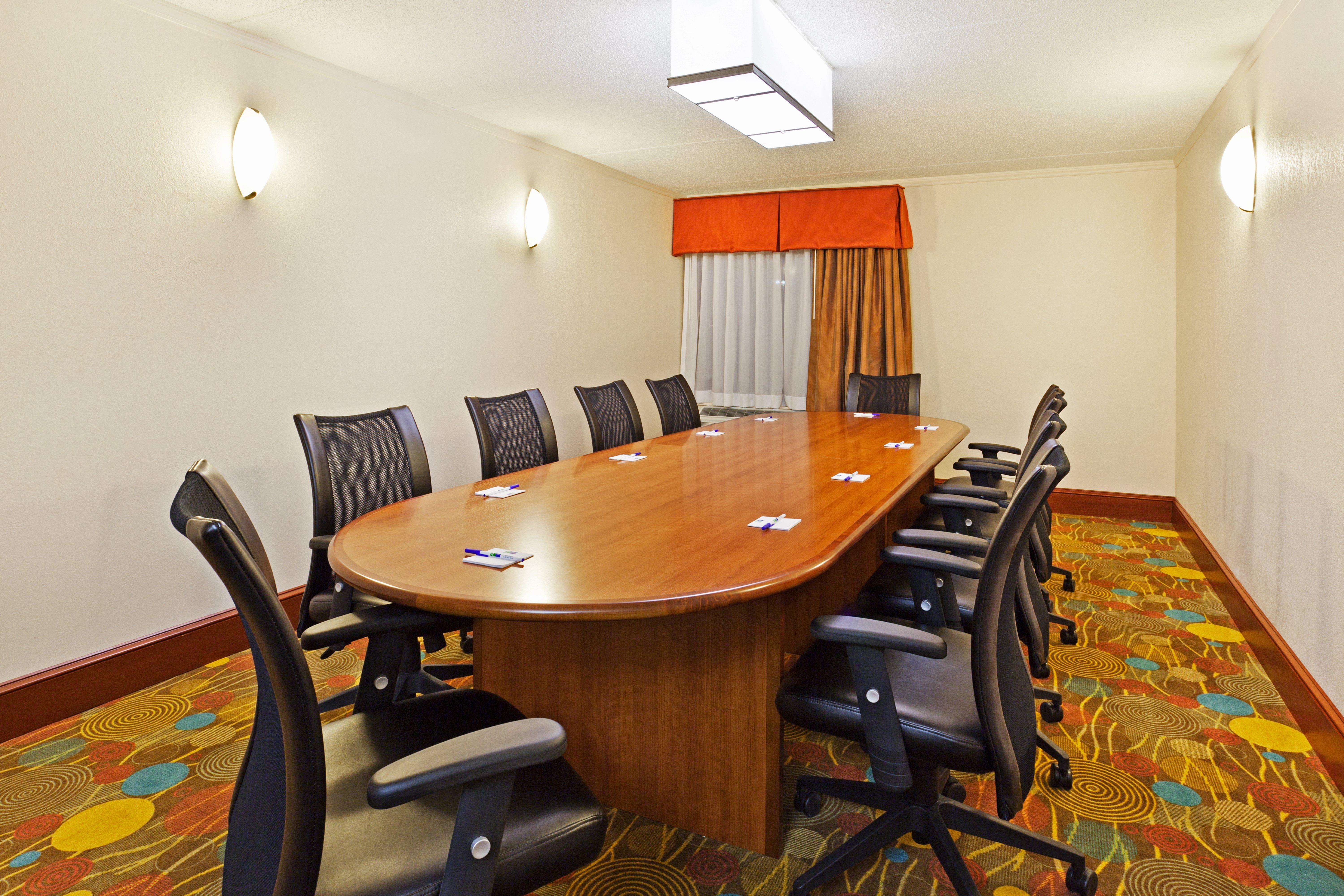 Holiday Inn Express & Suites Greensboro - I-40 Atwendover, An Ihg Hotel Ngoại thất bức ảnh