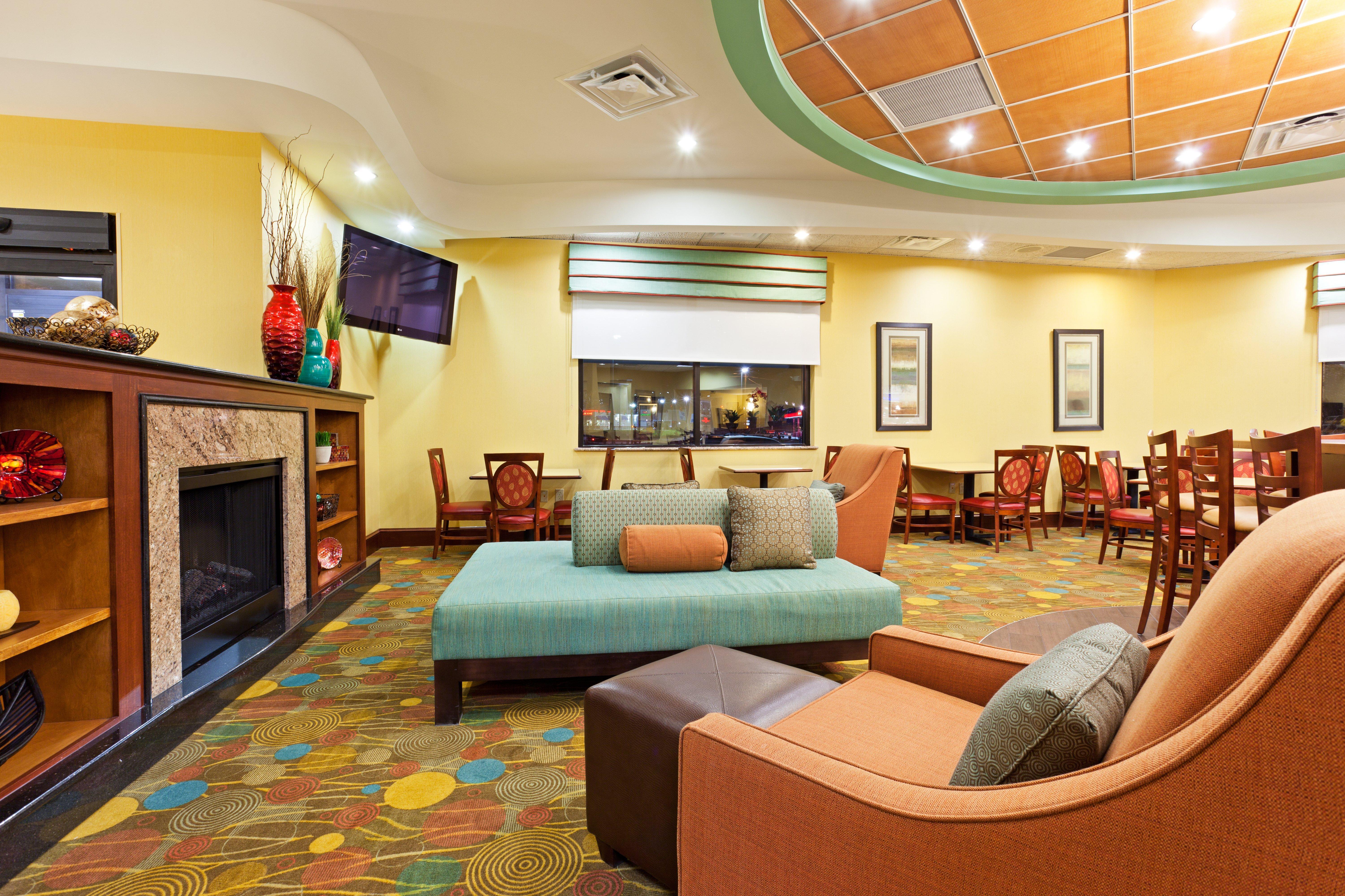 Holiday Inn Express & Suites Greensboro - I-40 Atwendover, An Ihg Hotel Ngoại thất bức ảnh