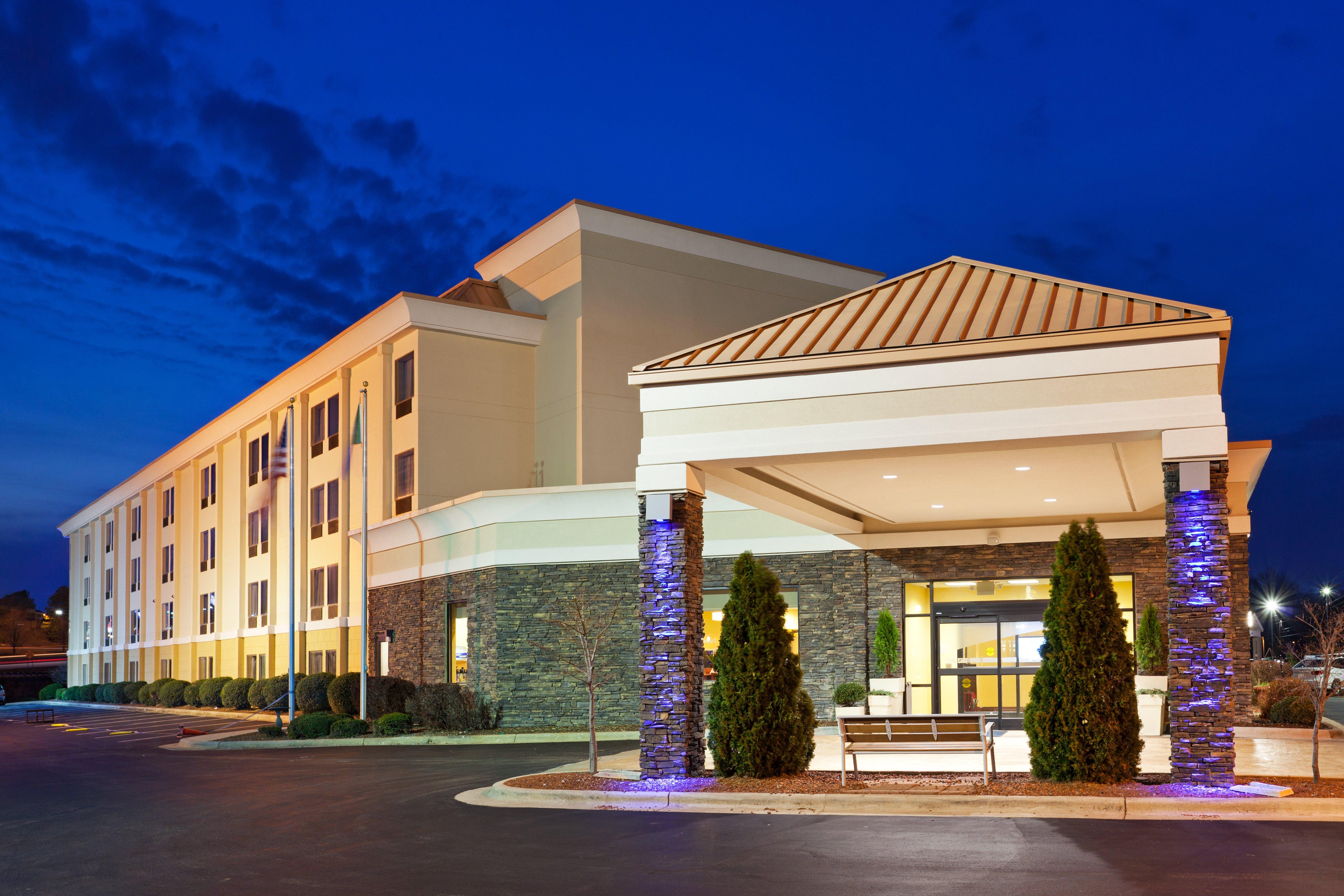 Holiday Inn Express & Suites Greensboro - I-40 Atwendover, An Ihg Hotel Ngoại thất bức ảnh