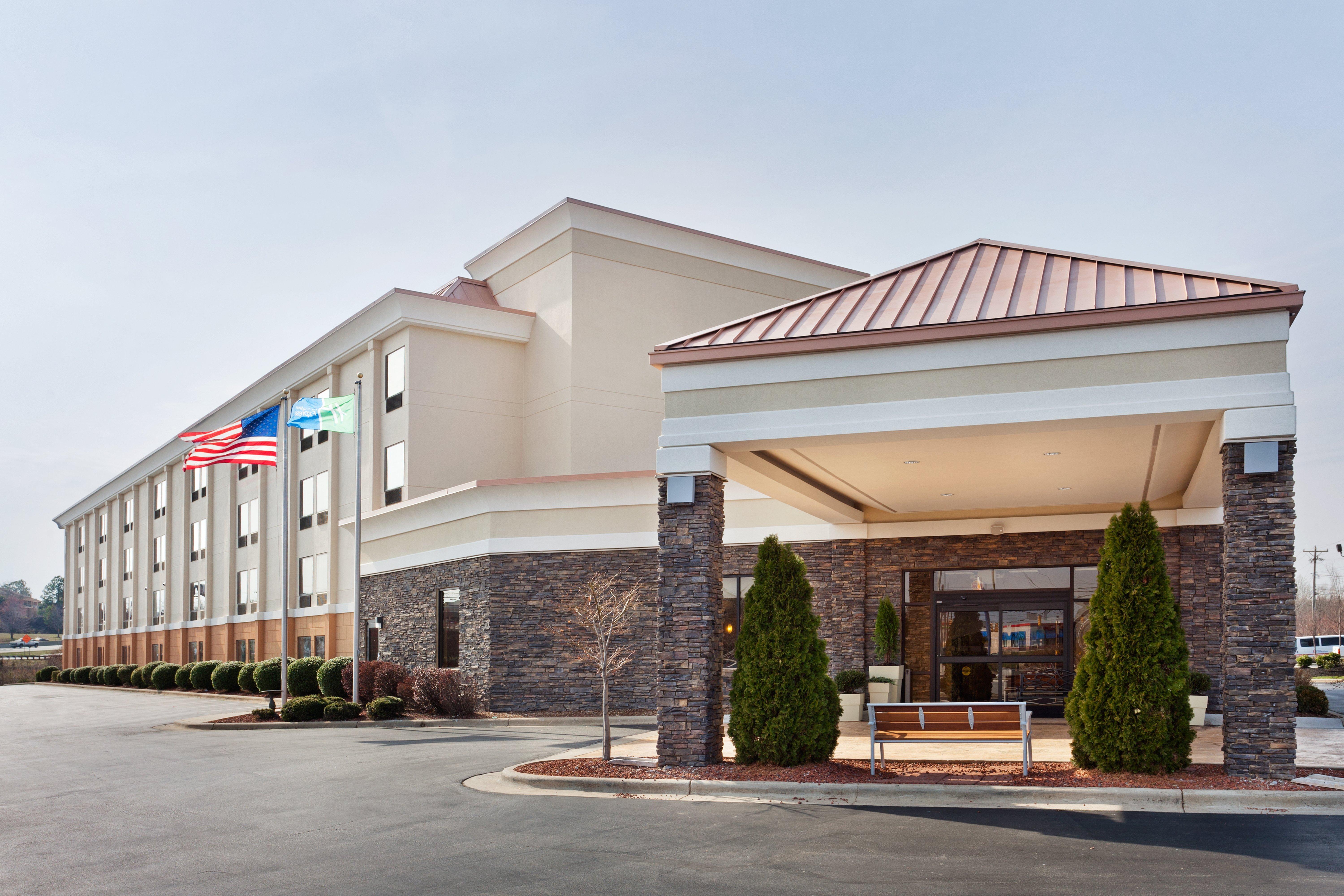 Holiday Inn Express & Suites Greensboro - I-40 Atwendover, An Ihg Hotel Ngoại thất bức ảnh