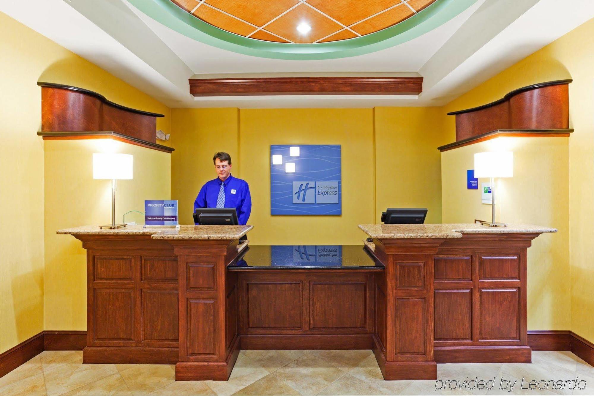 Holiday Inn Express & Suites Greensboro - I-40 Atwendover, An Ihg Hotel Ngoại thất bức ảnh