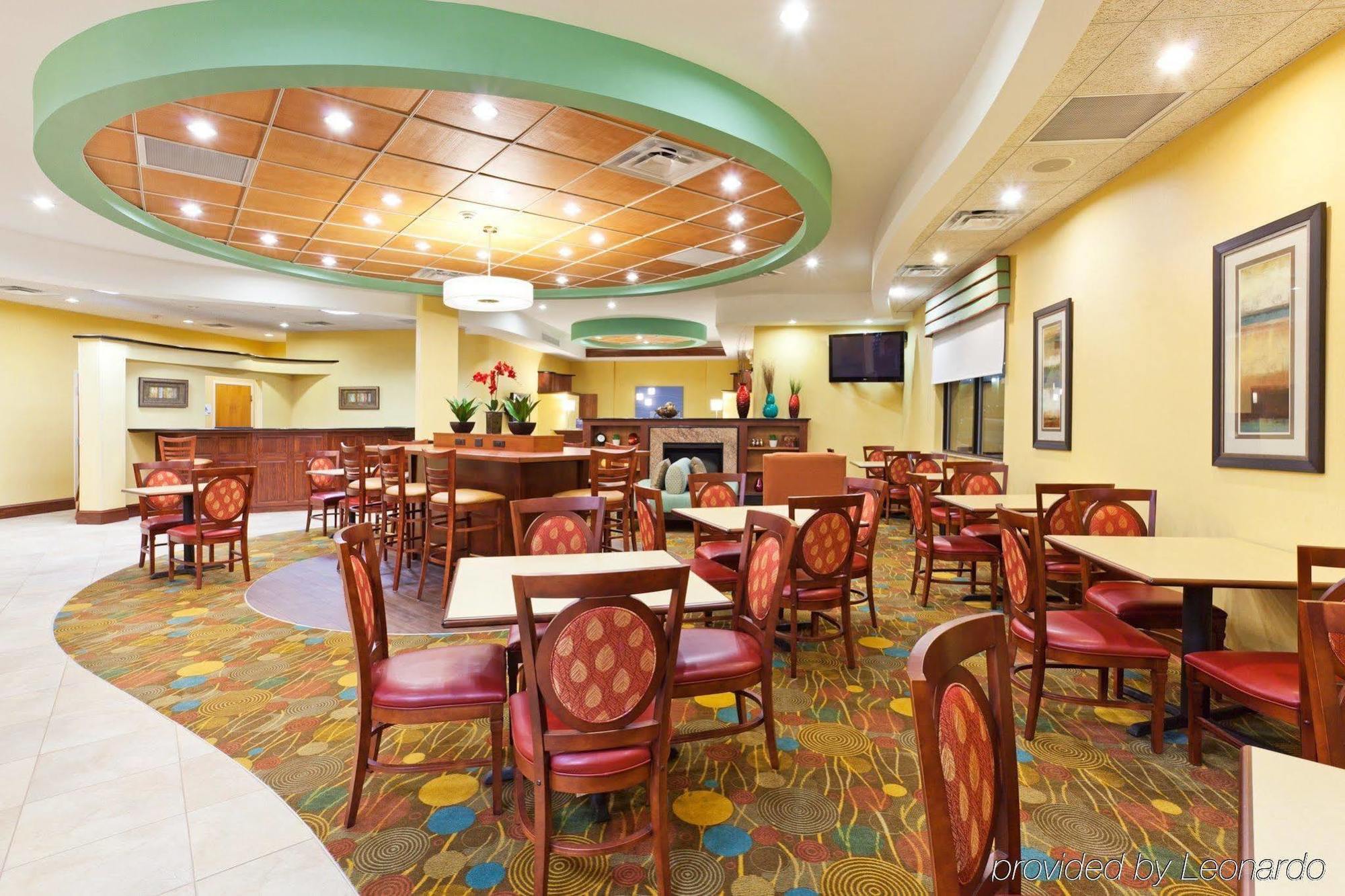 Holiday Inn Express & Suites Greensboro - I-40 Atwendover, An Ihg Hotel Ngoại thất bức ảnh